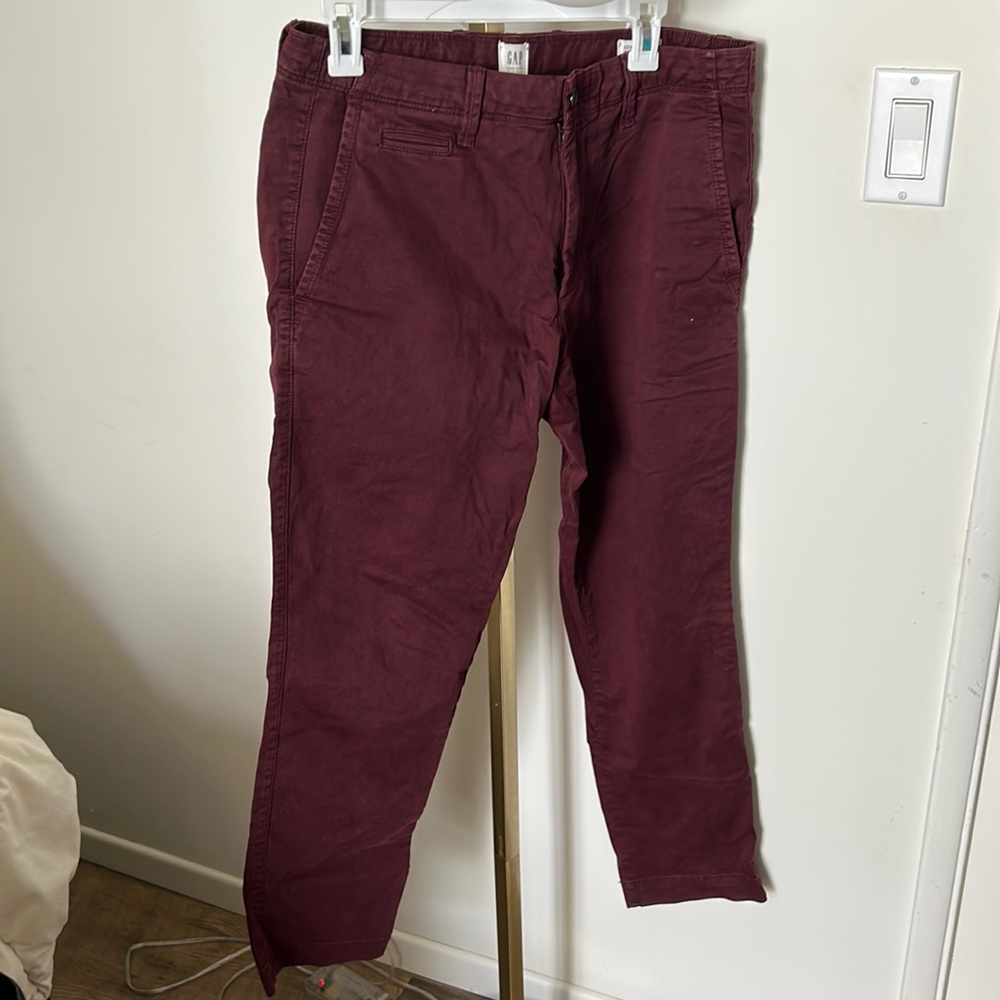 Men’s maroon gap pants